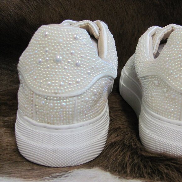 BETSEY JOHNSON BEADED SNEAKERS  NEW IN BOX (BOX NOT IN GOOD CONDITION)  SIZE 9.5 - Picture 8 of 16